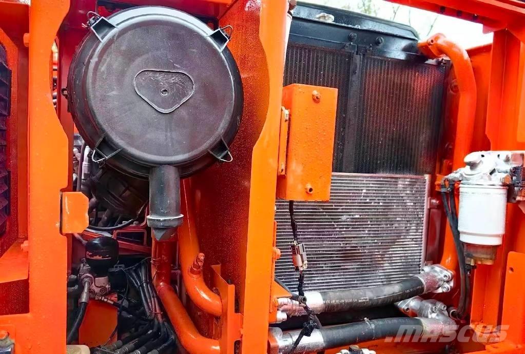 Doosan DX 140 대형 굴삭기 29톤 이상