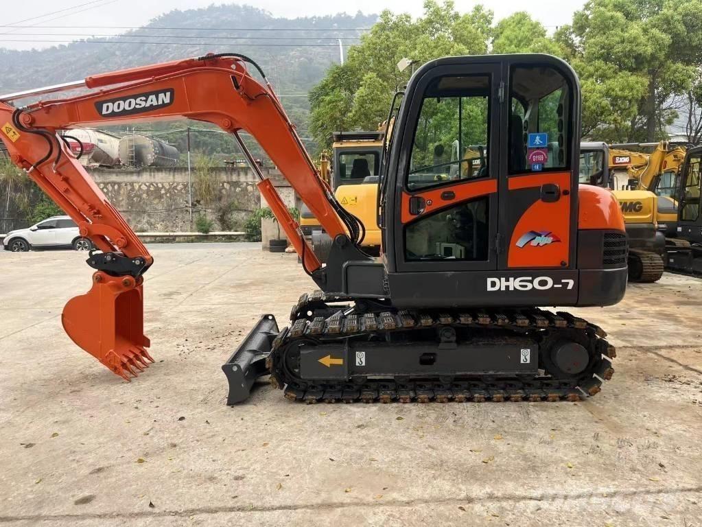 Doosan DH 60-7 소형 굴삭기 7톤 미만