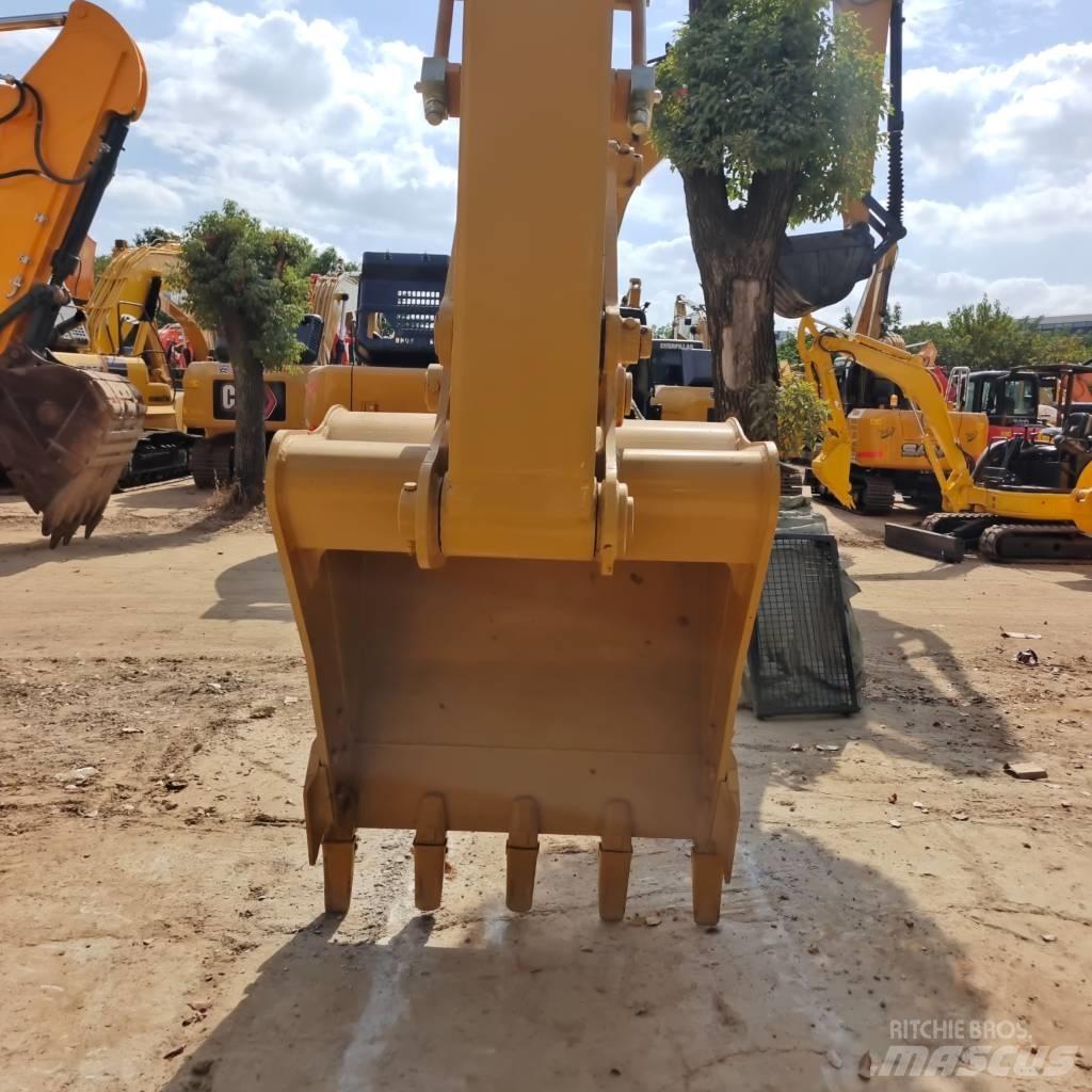 CAT 320 D 대형 굴삭기 29톤 이상