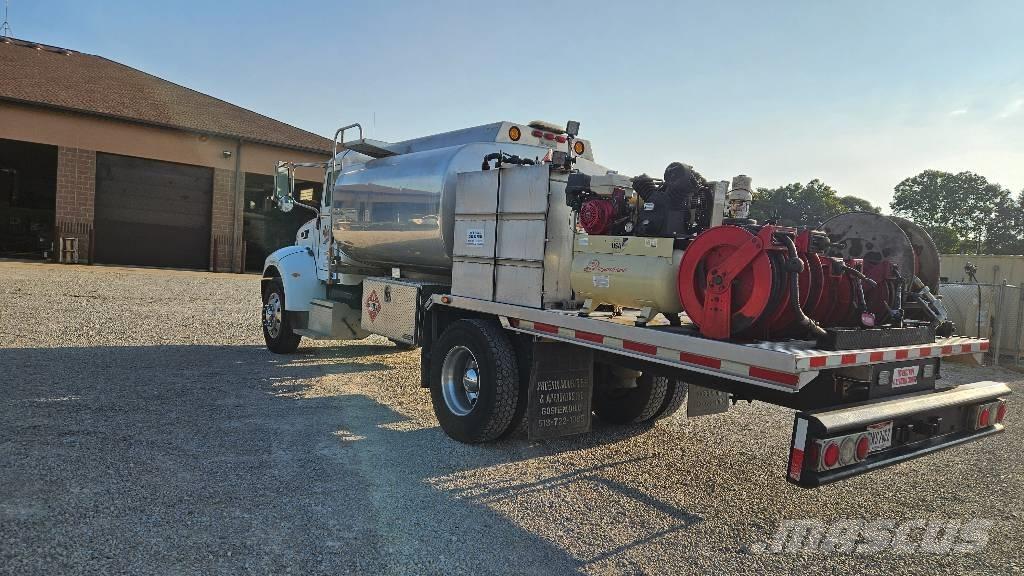 Peterbilt PB335 탱커 트럭