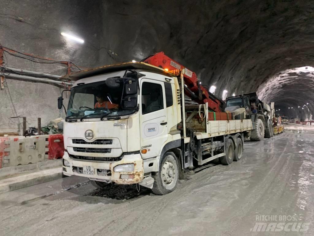 Nissan CWB5ELPHNQ 탑차 트럭