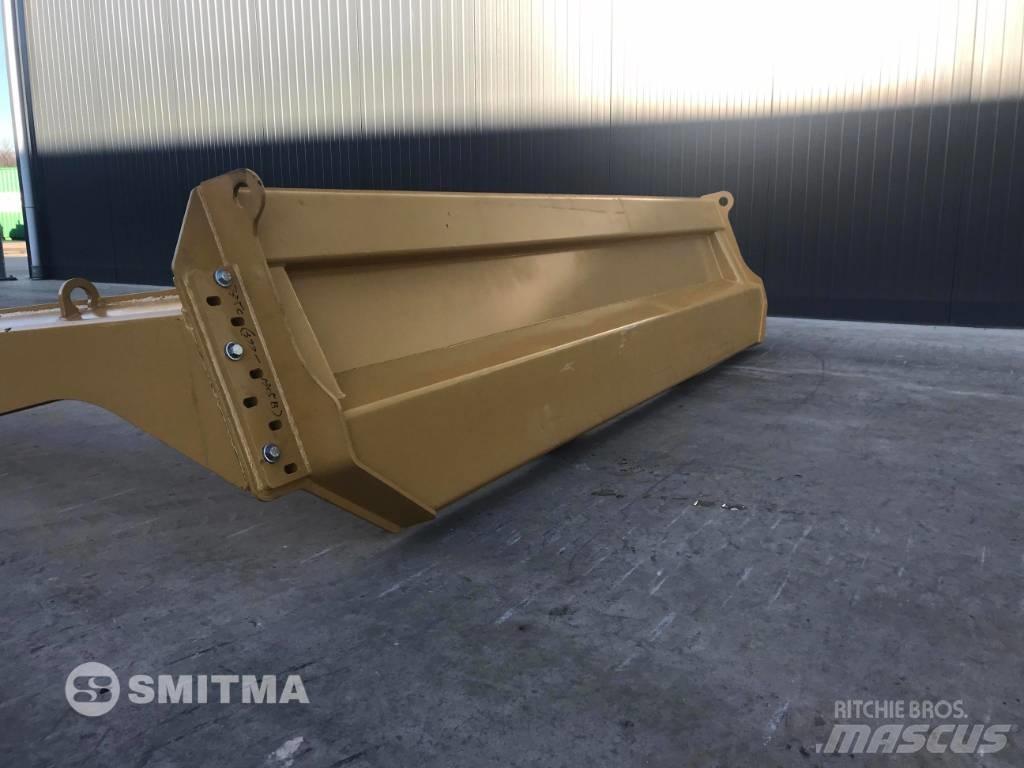 CAT 735C 테일게이트