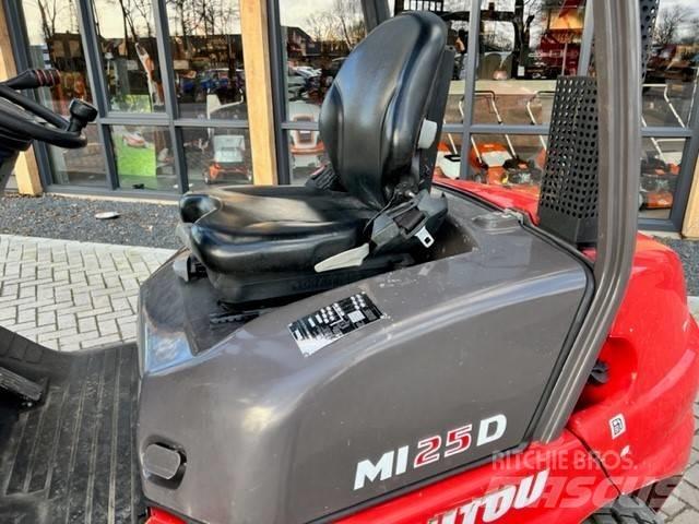Manitou MI25D 디젤 지게차