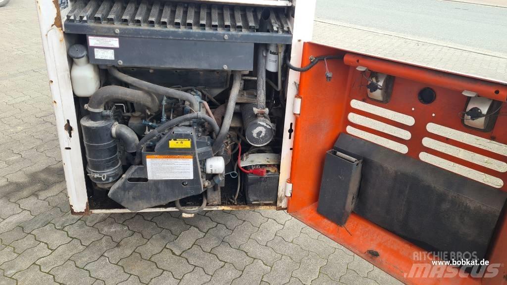 Bobcat 553  스키드로더