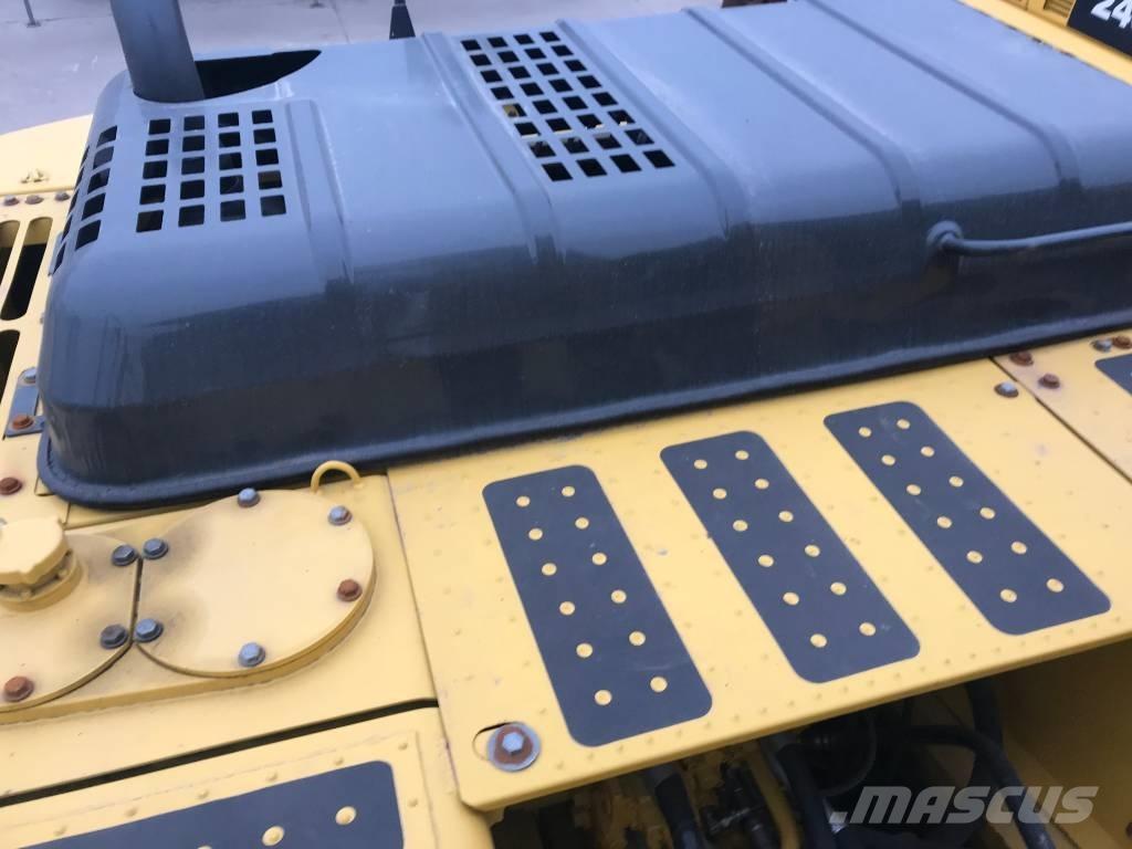 Komatsu PC 220-8 대형 굴삭기 29톤 이상
