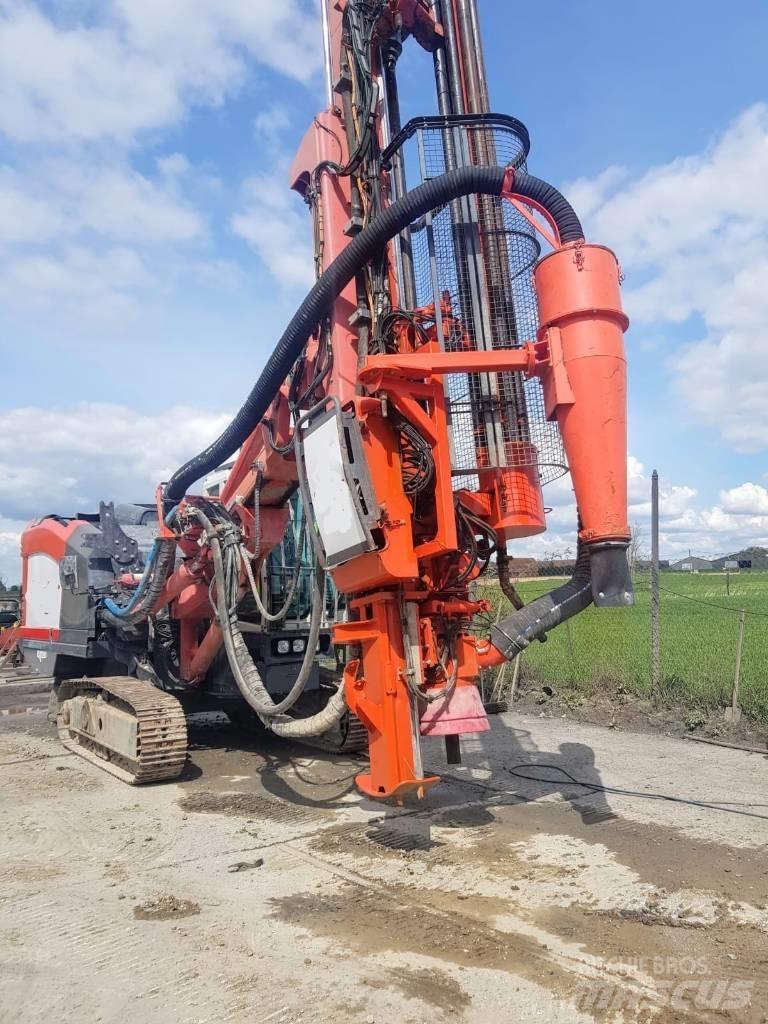 Sandvik DI 550 도로 굴착기