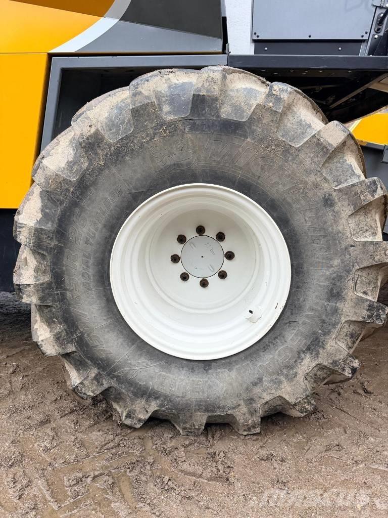 Sampo-Rosenlew 2065 콤바인 수확기