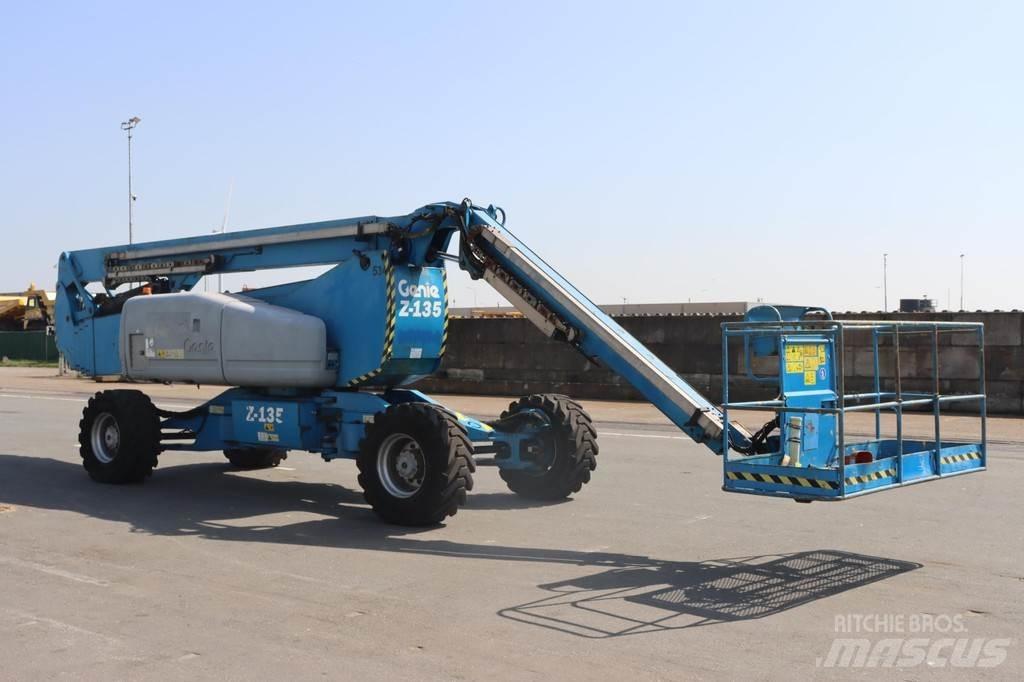 Genie Z135 관절형 전동이동 리프트