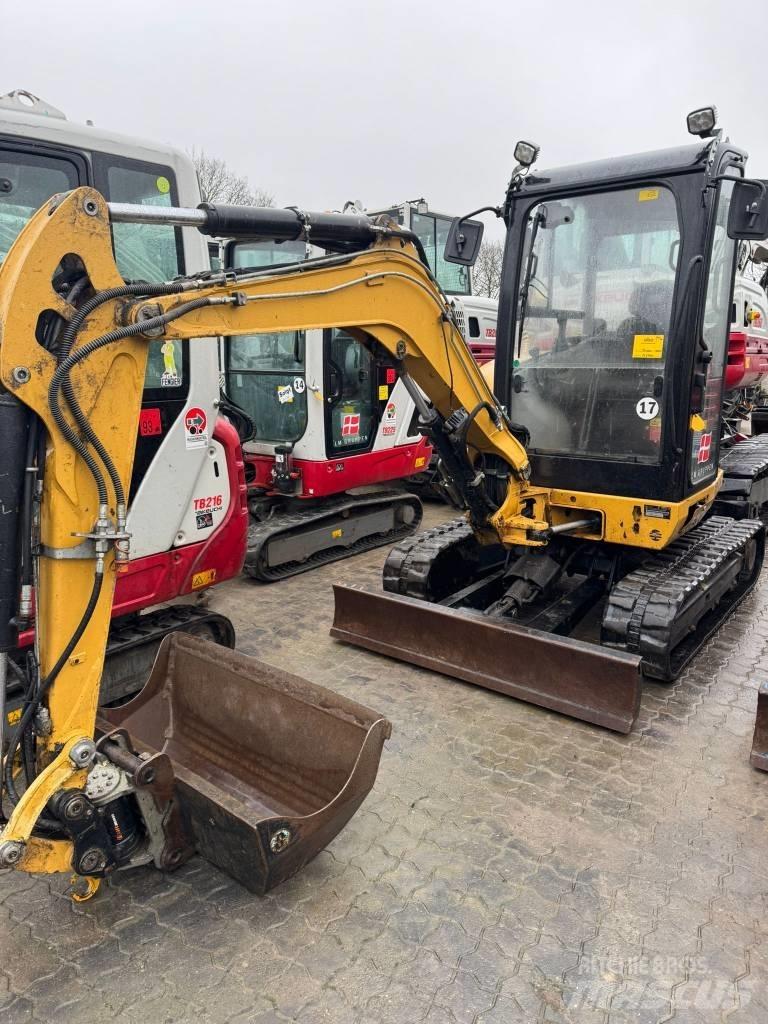 CAT 302.7 D 소형 굴삭기 7톤 미만