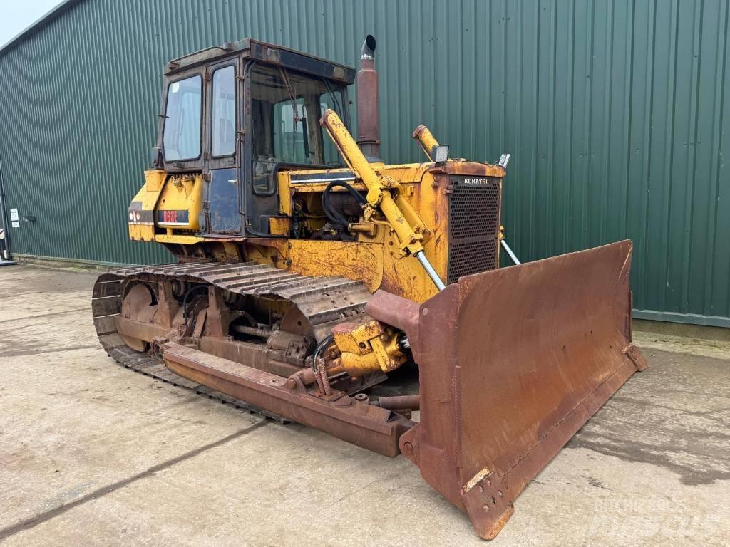 Komatsu D63E-1 크롤러 도저