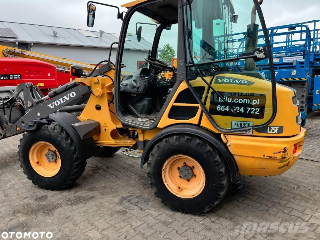 Volvo L 25 F  휠로우더