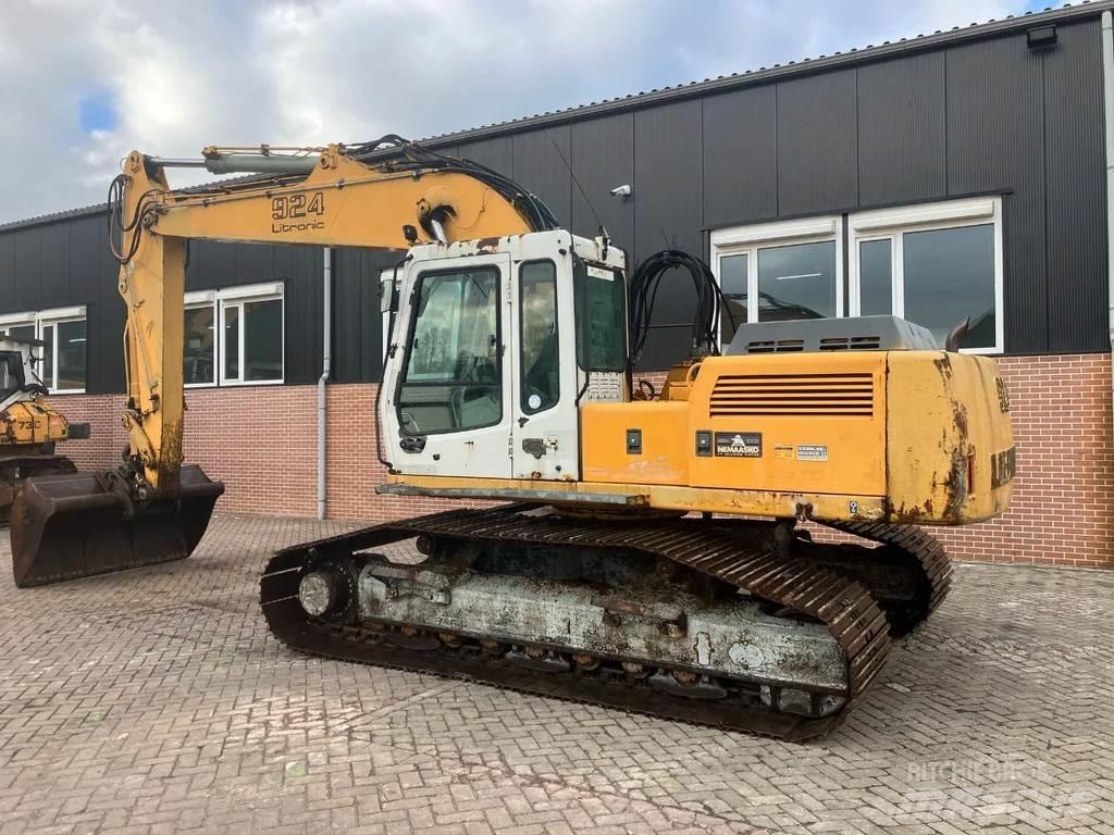 Liebherr 924 대형 굴삭기 29톤 이상