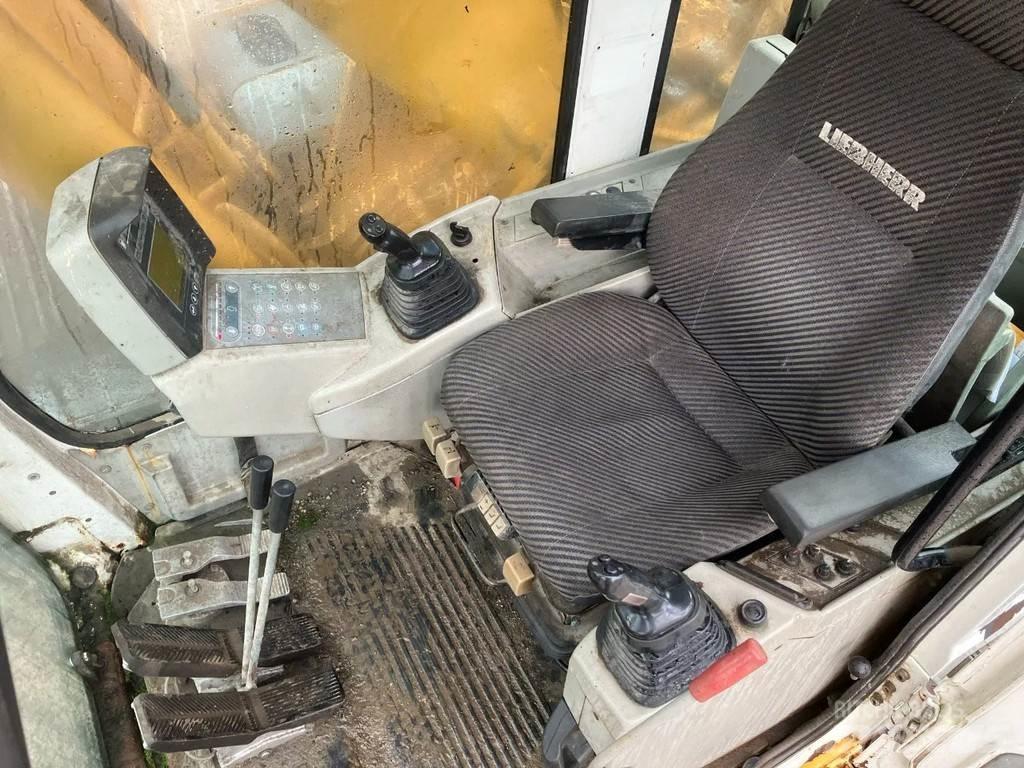 Liebherr 924 대형 굴삭기 29톤 이상