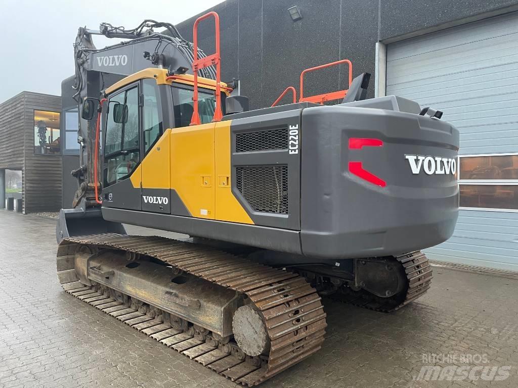 Volvo EC220E 대형 굴삭기 29톤 이상