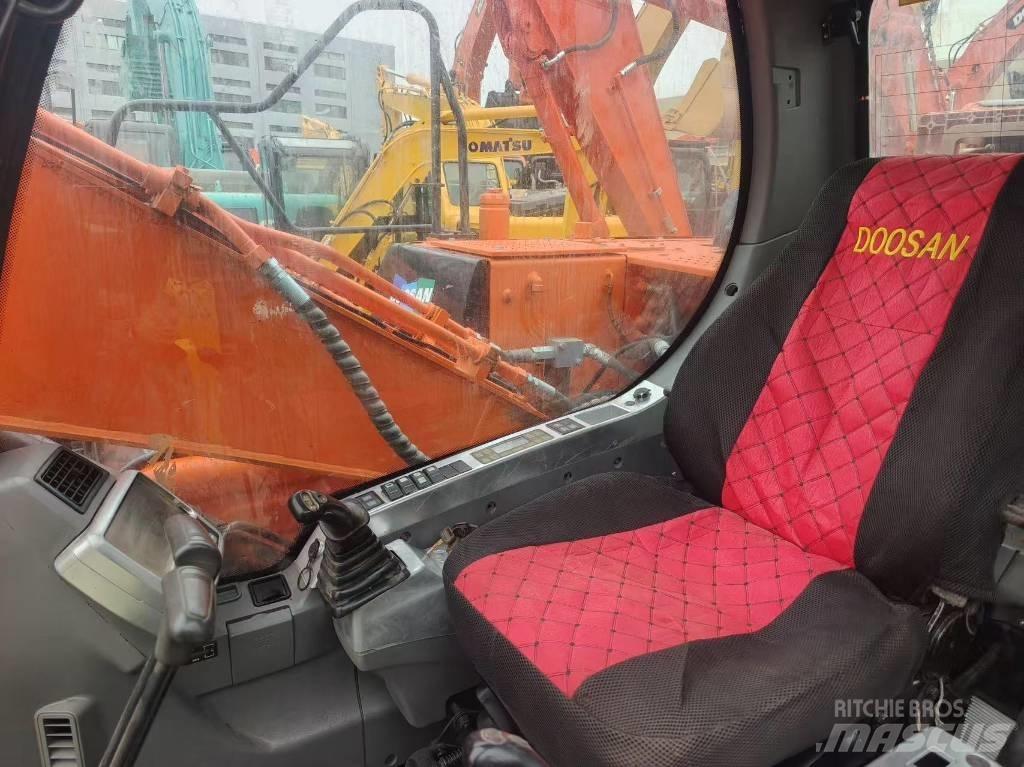 Doosan DX 140 대형 굴삭기 29톤 이상