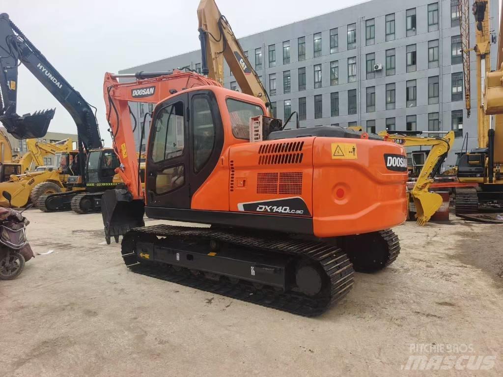 Doosan DX 140 대형 굴삭기 29톤 이상