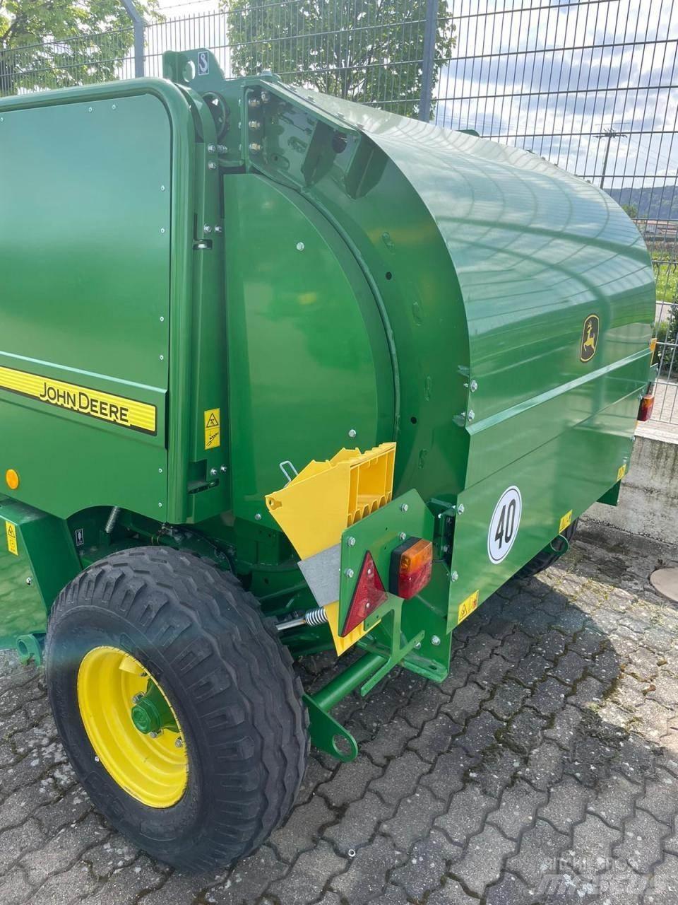 John Deere F440E 원형 곤포기