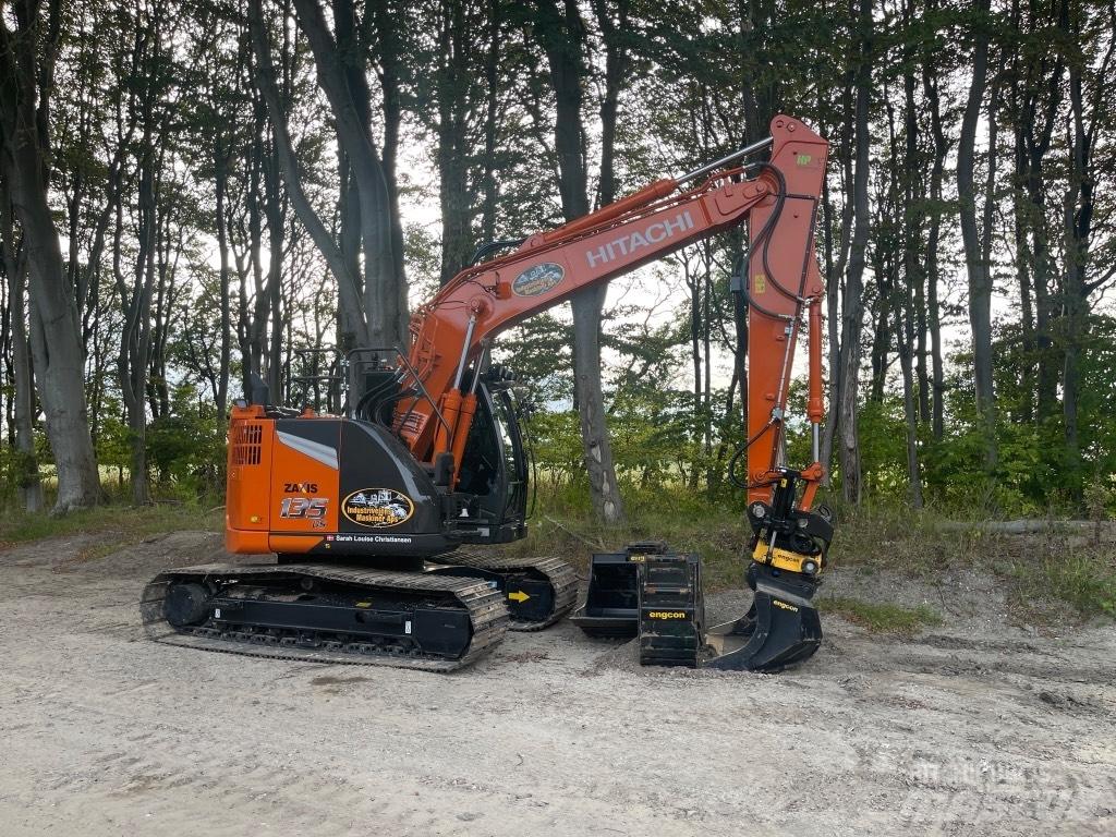 Hitachi ZX 135 US-7 대형 굴삭기 29톤 이상