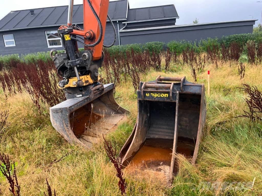 Hitachi ZX 135 US-7 대형 굴삭기 29톤 이상