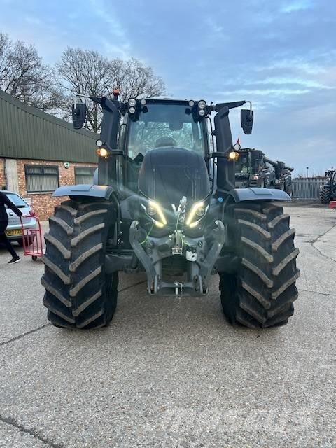 Valtra T 235 D 트랙터