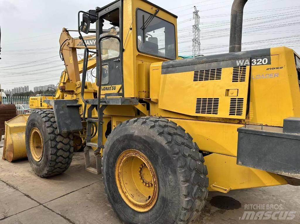 Komatsu WA 320  휠로우더