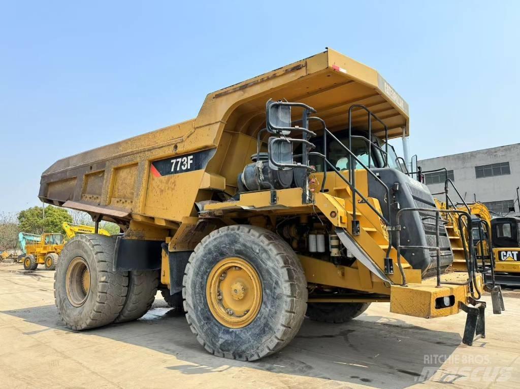 CAT 773 F 초대형 덤프 트럭