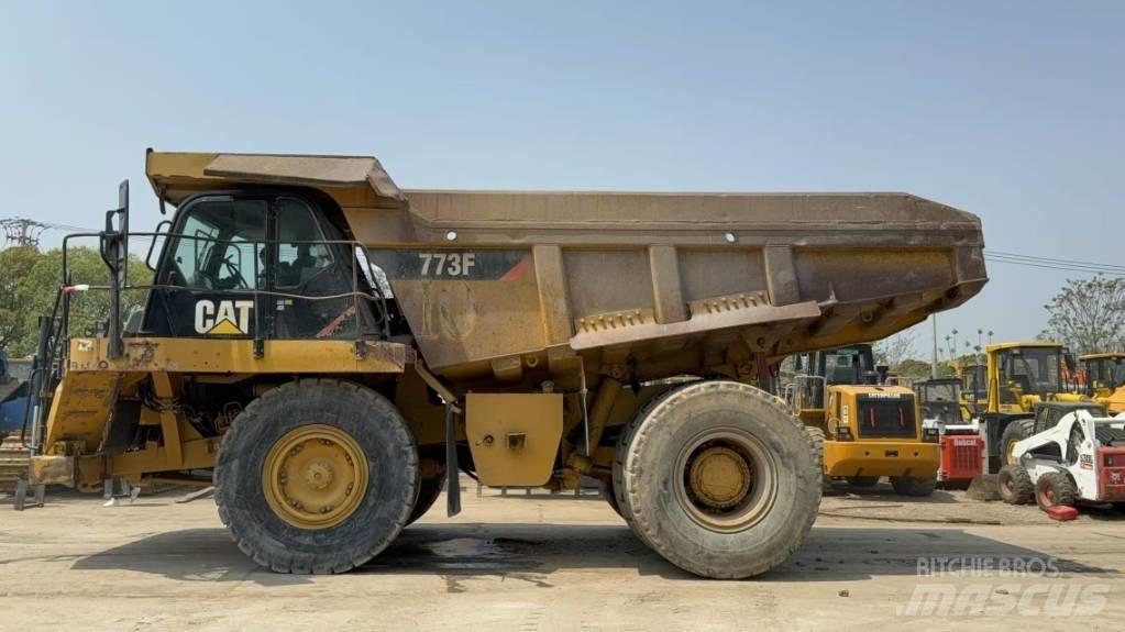 CAT 773 F 초대형 덤프 트럭