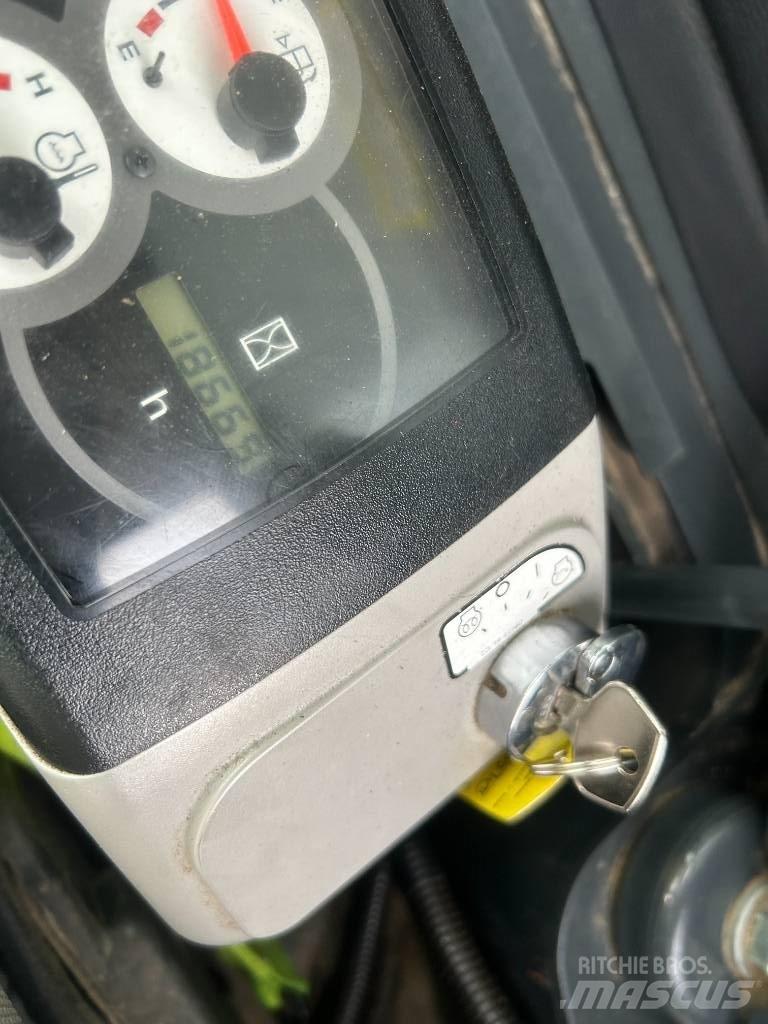 Komatsu PC26MR-3 소형 굴삭기 7톤 미만