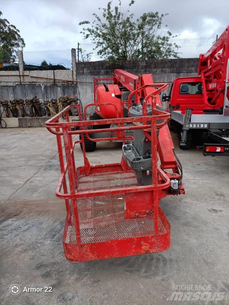 JLG 600 AJ 관절형 전동이동 리프트