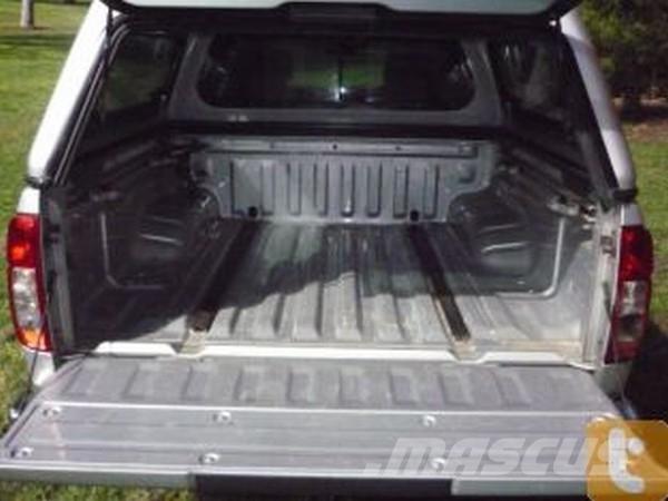 Nissan NAVARA ST-X 패널 화물차
