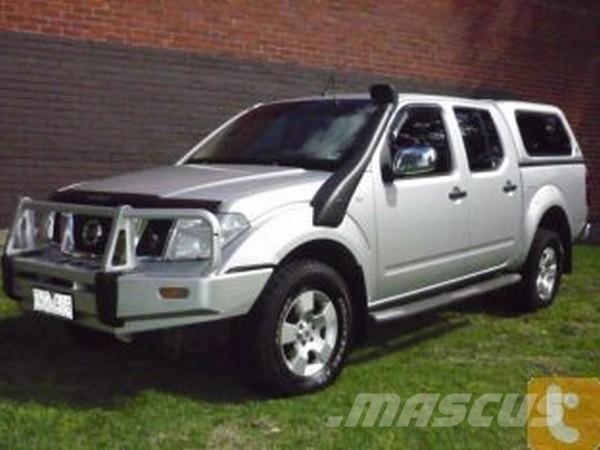 Nissan NAVARA ST-X 패널 화물차