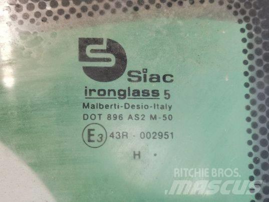 CAT TH 414C door 캐빈 및 인테리어