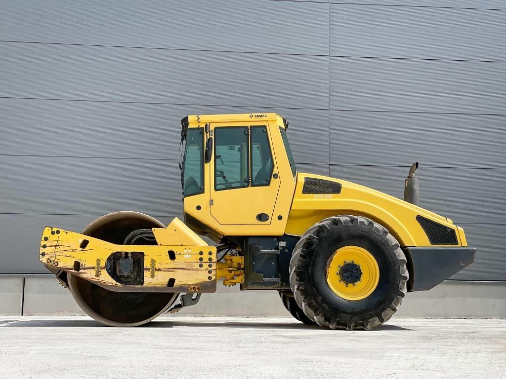 Bomag BW 213 DH-4 싱글 드럼 롤러