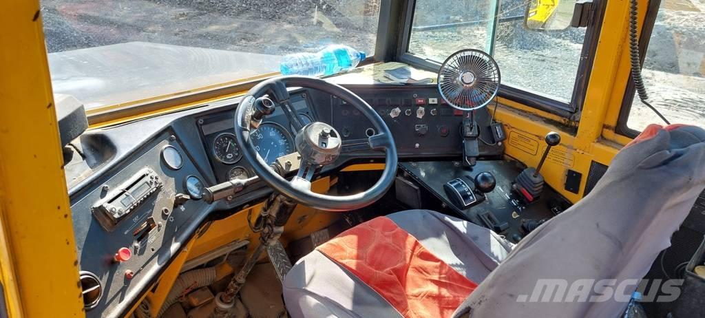 Volvo A 25 B , A 25 C 연결식 홀러