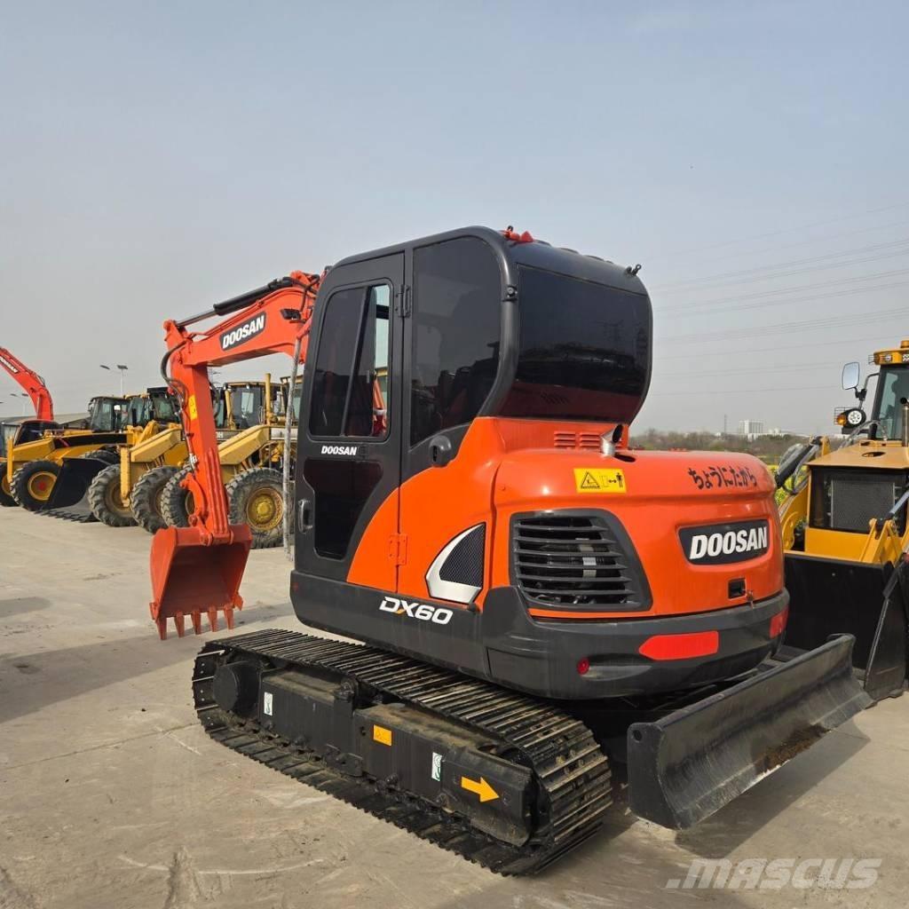 Doosan DX 60 소형 굴삭기 7톤 미만