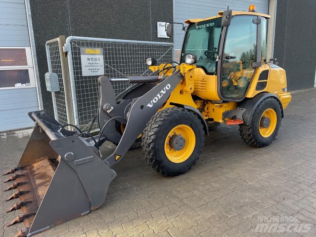 Volvo L28F 미니 로더