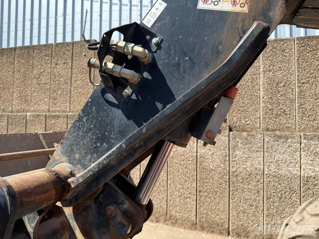Manitou MT 733 텔러 핸들러