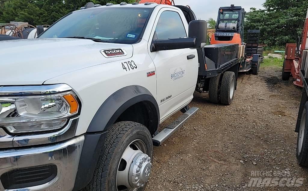 RAM 5500 플랫베드/드롭사이드 트럭