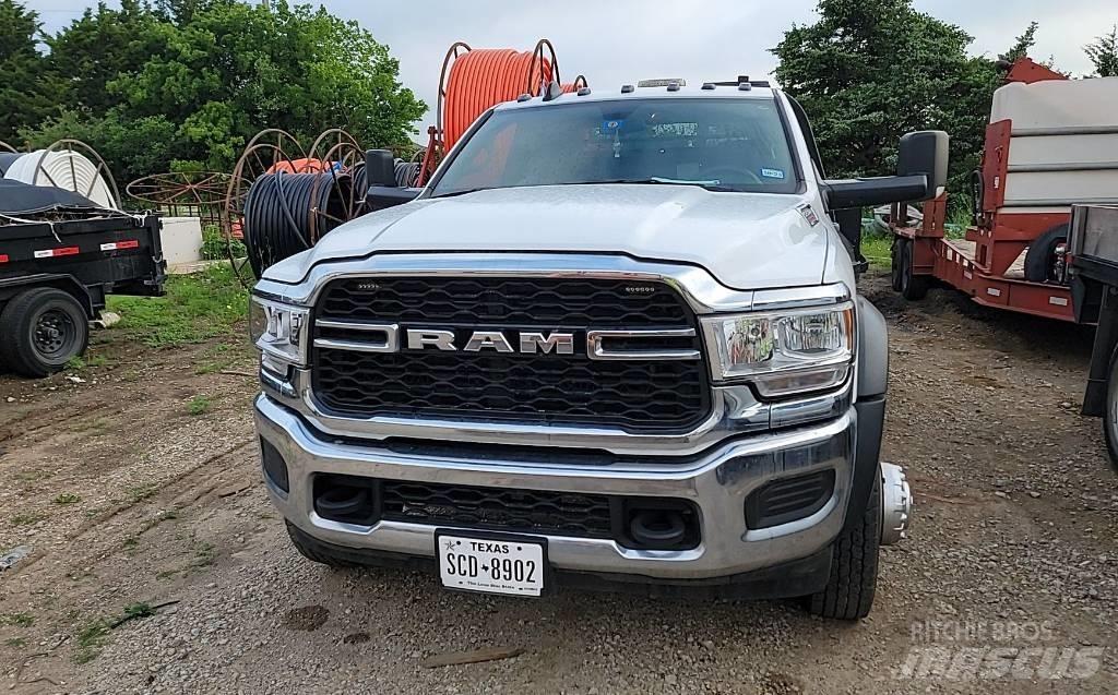RAM 5500 플랫베드/드롭사이드 트럭