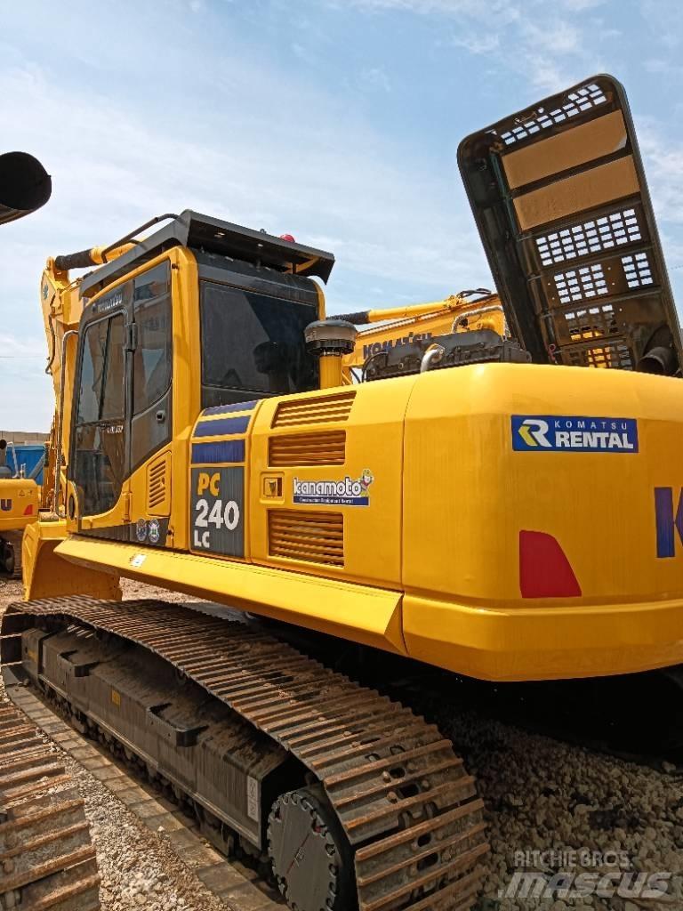 Komatsu PC 240 대형 굴삭기 29톤 이상
