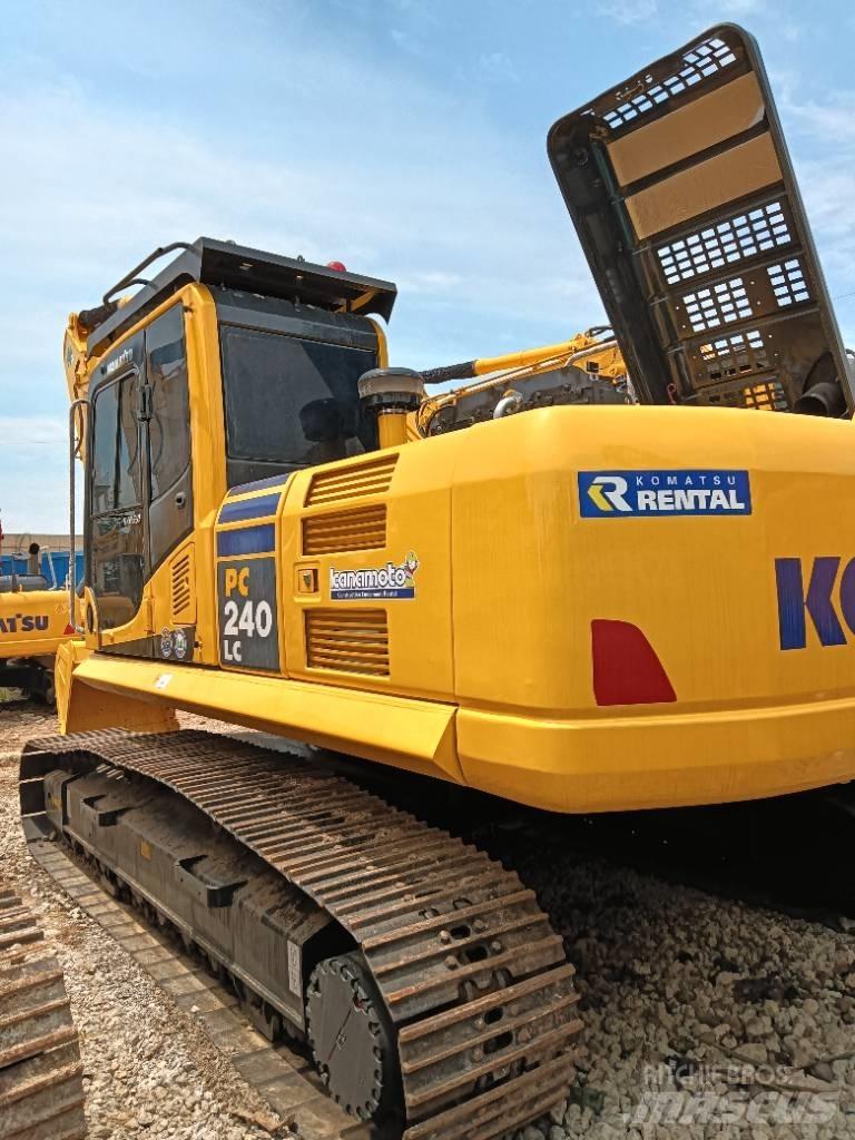 Komatsu PC 240 대형 굴삭기 29톤 이상