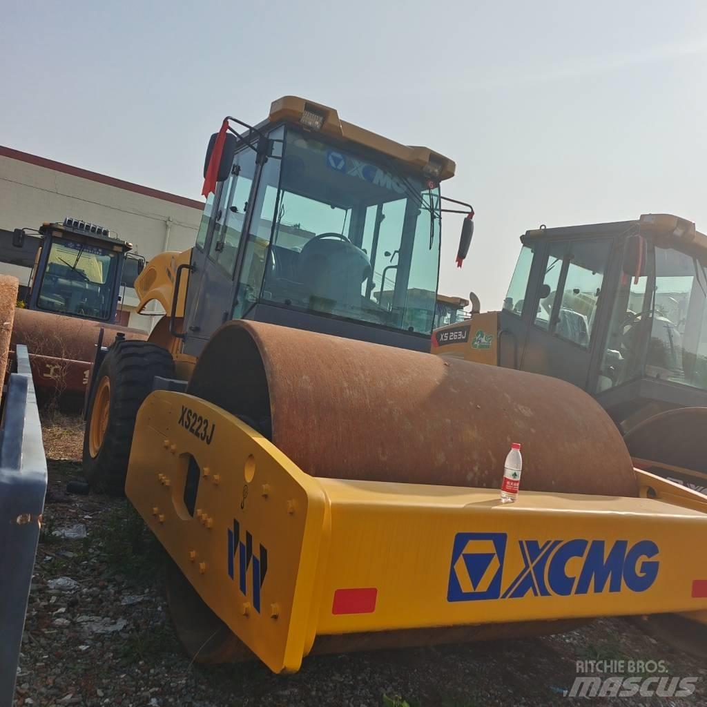 XCMG XS223J 싱글 드럼 롤러