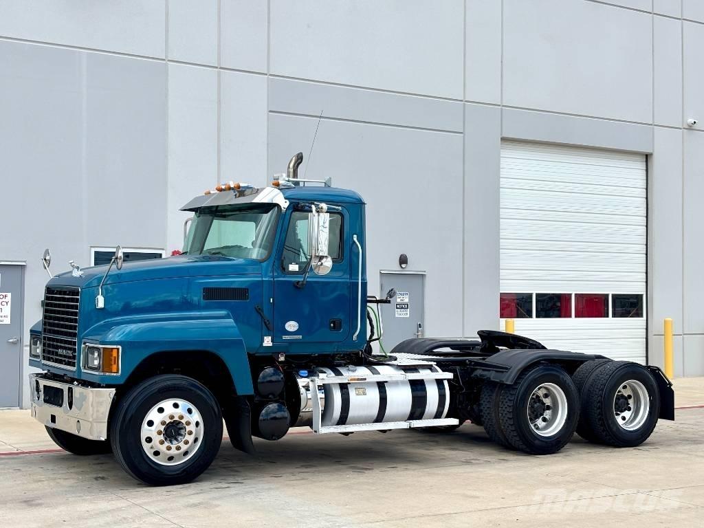 Mack Pinnacle 트랙터 유닛