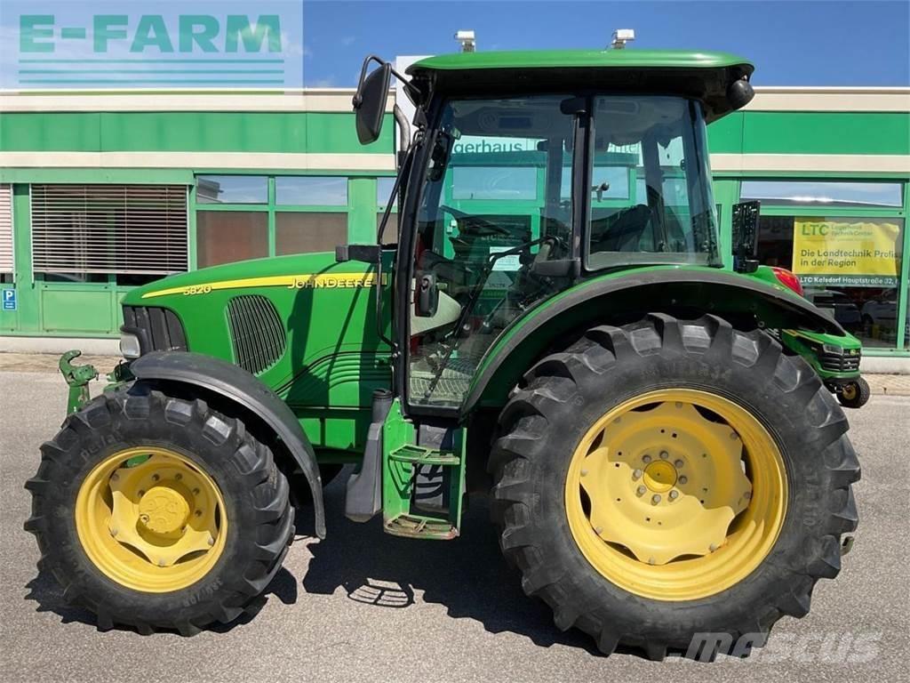 John Deere 5820 트랙터