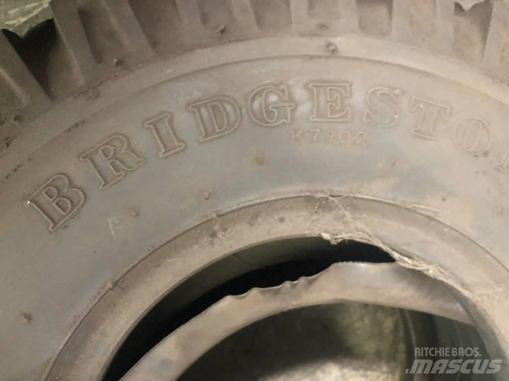 Bridgestone 21x8-9 타이어, 휠 및 림