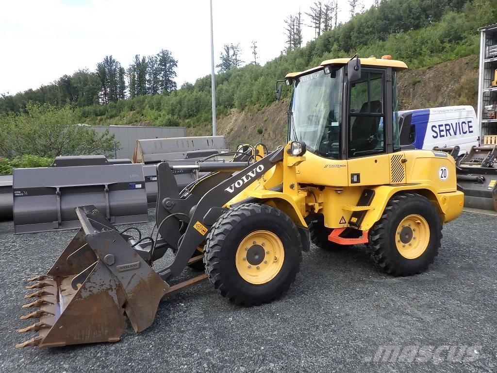 Volvo L 30 G  휠로우더