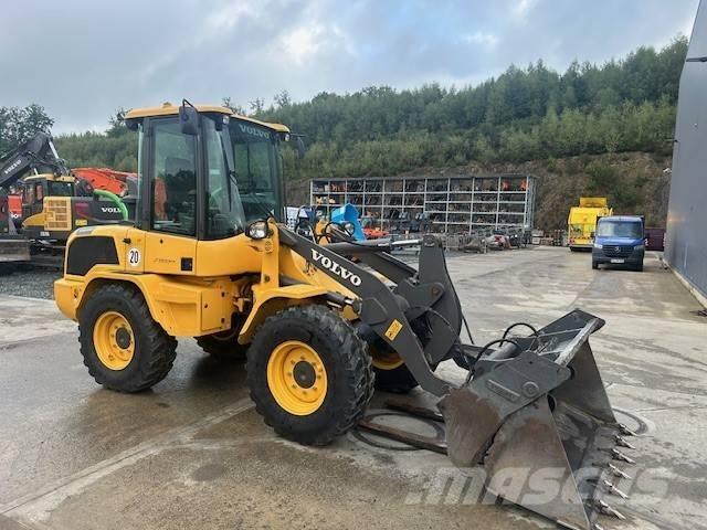 Volvo L 30 G  휠로우더
