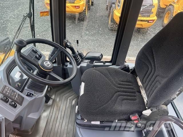 Volvo L 30 G  휠로우더