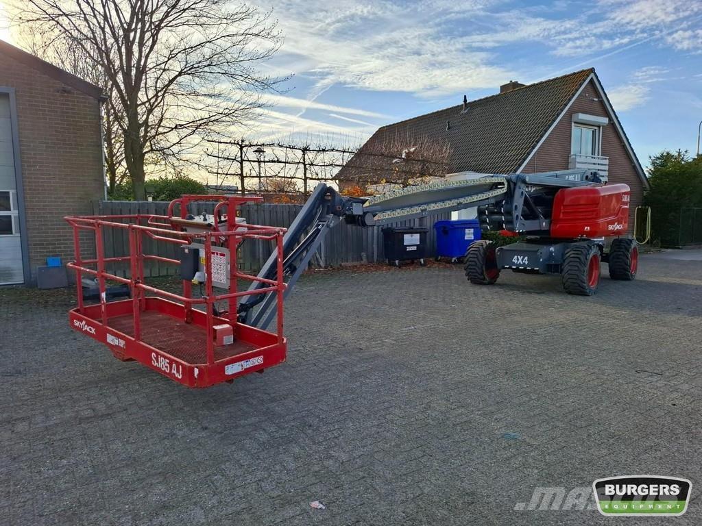 SkyJack SJ85 AJ 관절형 전동이동 리프트