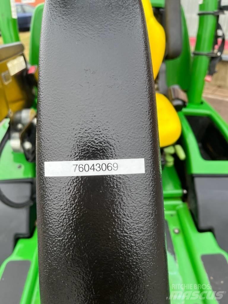 John Deere 9009 거친면 다듬기 위한 잔디깎기